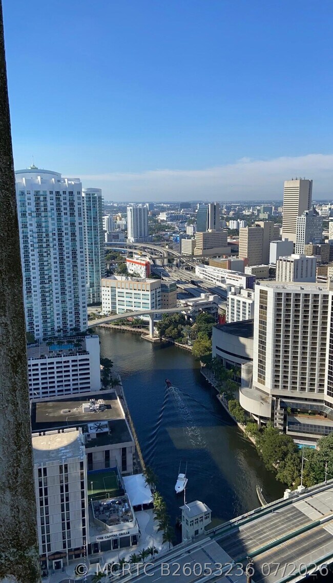 Foto del edificio - 475 Brickell Ave