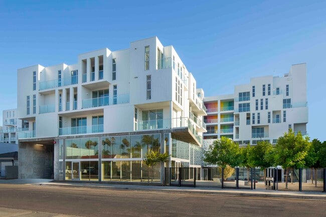 Modern Architectural Exterior - G8 by CLG