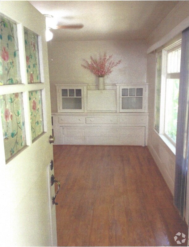 Historic Downtown Upland Apartments for Rent with Hardwood Floors