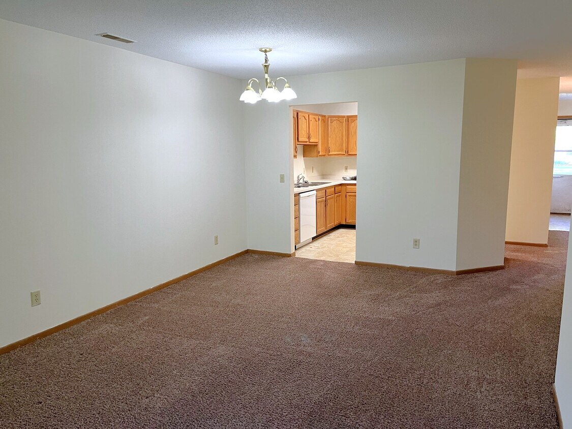 Primary Photo - 844 Highview Dr