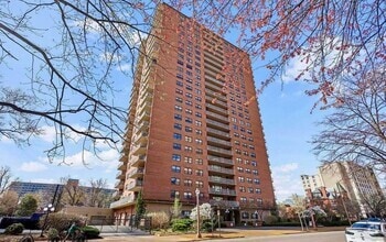 Building Photo - 4466 W Pine Blvd
