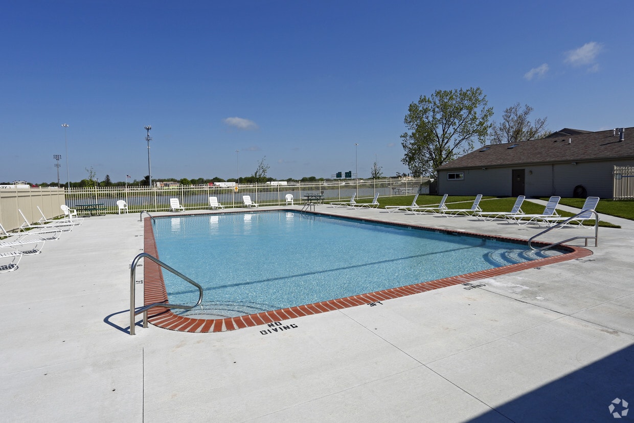 Perry Lake Village Apartments in Perrysburg, OH