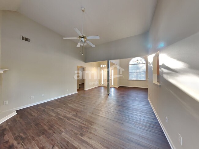 Building Photo - 590 Aristocrat Drive