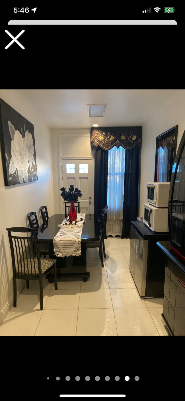 Building Photo - 705 E 93rd St