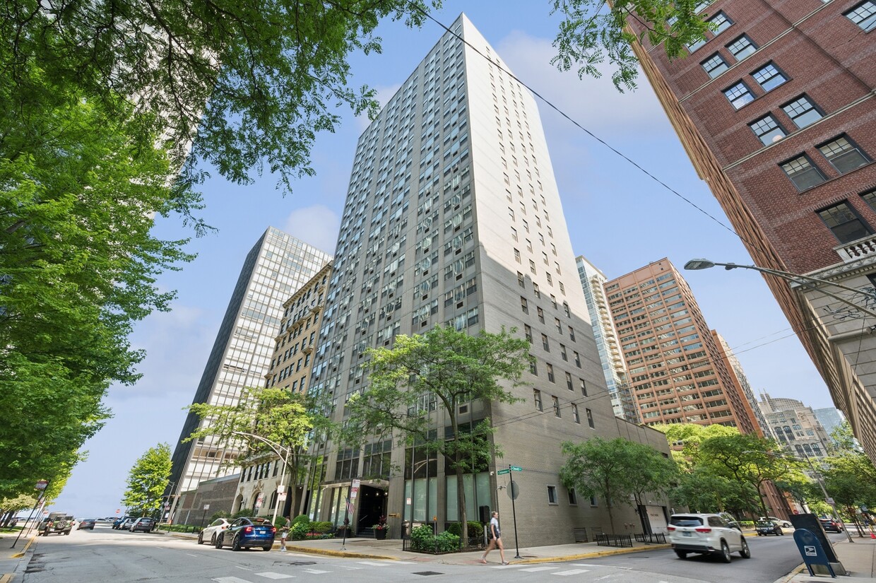 Primary Photo - 253 E Delaware Pl