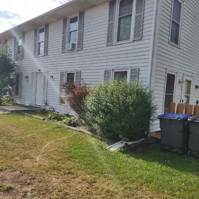 Building Photo - 2421 Camelot Blvd