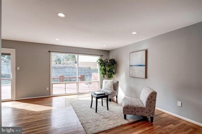 Foto del edificio - 1700 Pebble Beach Dr