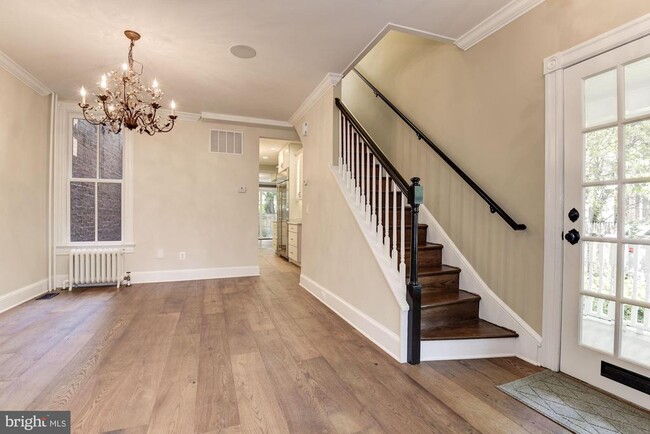 Building Photo - 314 Wolfe St