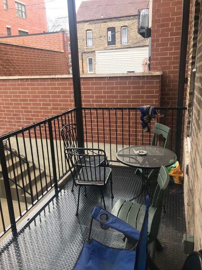 Foto del edificio - 2044 W Webster Ave