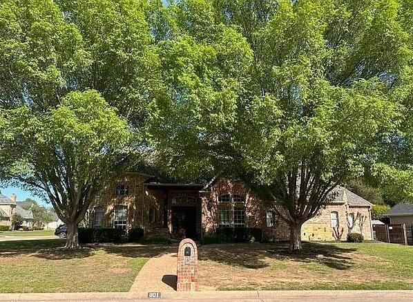 Foto del edificio - 801 Timber Lake Cir