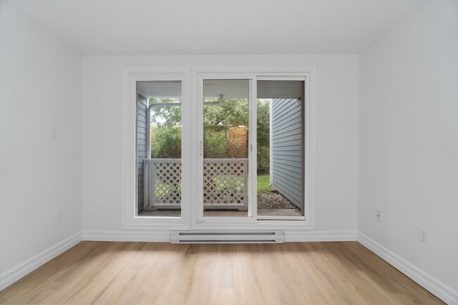 Building Photo - TWO BEDROOM APARTMENT AVAILABLE IN THE HEART OF DARTMOUTH