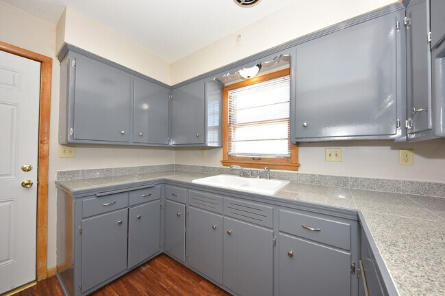 Building Photo - 6445 W Hampton Ave