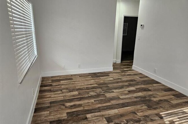 Foto del edificio - 730 SW 4th St