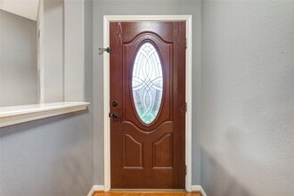 Building Photo - 2931 Meadowglen Cove