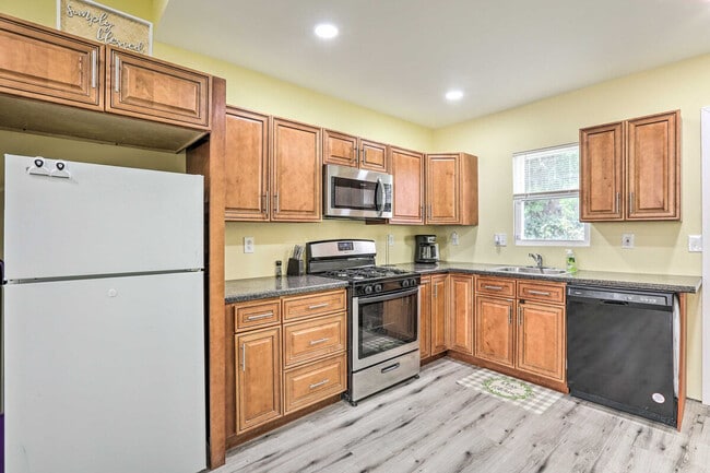 Building Photo - 1621 St. Paul St