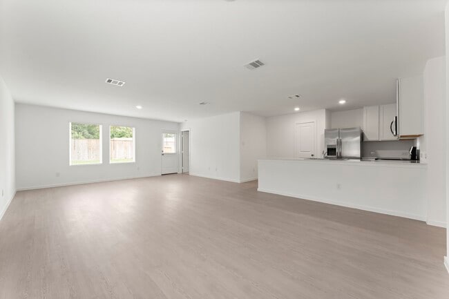 Building Photo - 468 Shoreview Dr