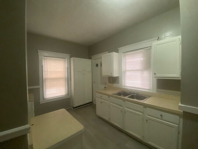 Foto del edificio - 1246 E 113th St