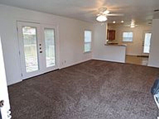 Foto del edificio - Renovated 2 Bed, 2 Bath Home in Bryan for ...