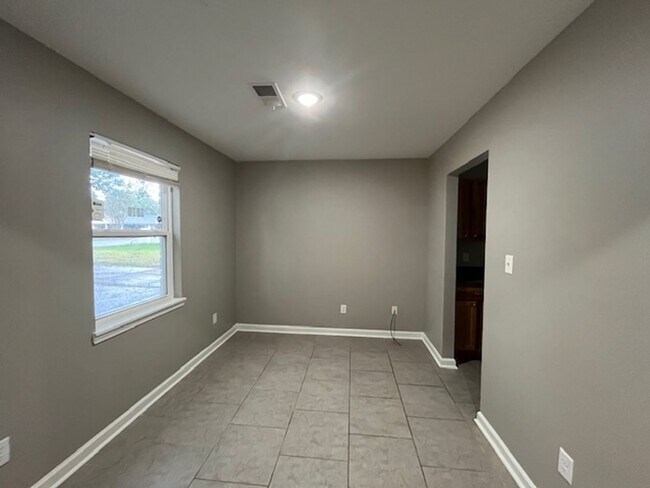 Foto del edificio - Renovated 4 Bedroom 2 Bath Home for Rent!!