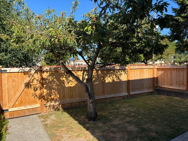 Foto del edificio - Spacious Living & Prime Location in Crown ...