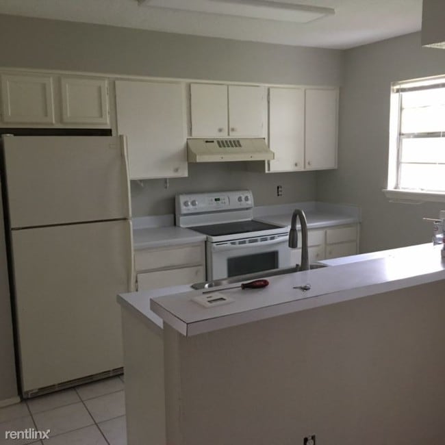Building Photo - 2 br, 2 bath Condo - 1011 Ennis Joslin Rd