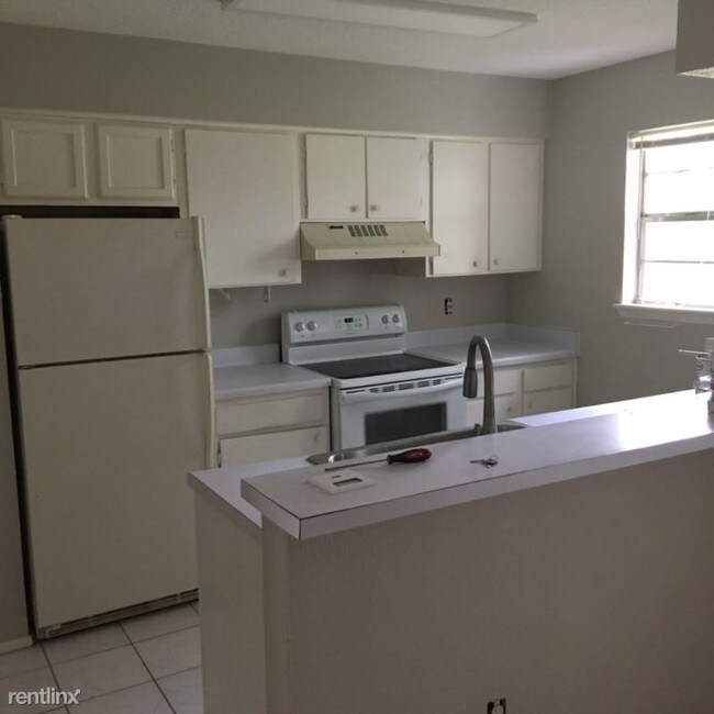 Foto del edificio - 2 br, 2 bath Condo - 1011 Ennis Joslin Rd