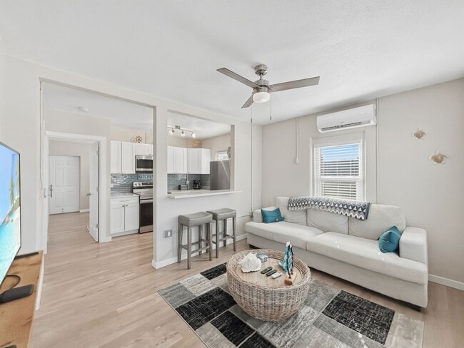 Building Photo - 14135 Palm St