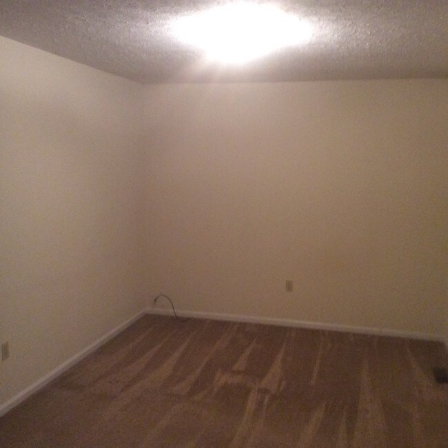 Master bedroom with large closet - 420 Village Ln