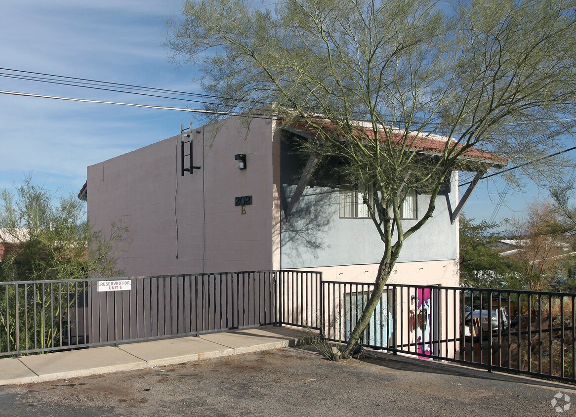Building Photo - 202 N Boulder Ter