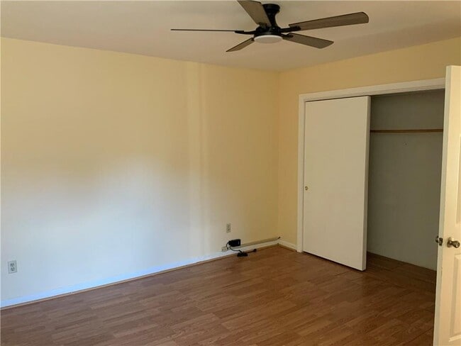 Building Photo - 23 Village Ct