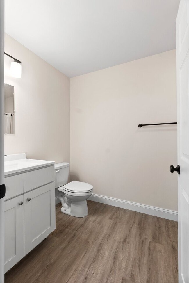 Building Photo - 175 Highland Hls