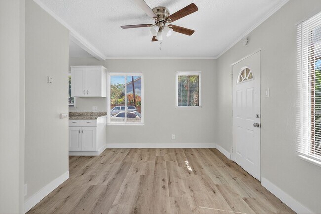 Foto del edificio - 2652 E 15th St