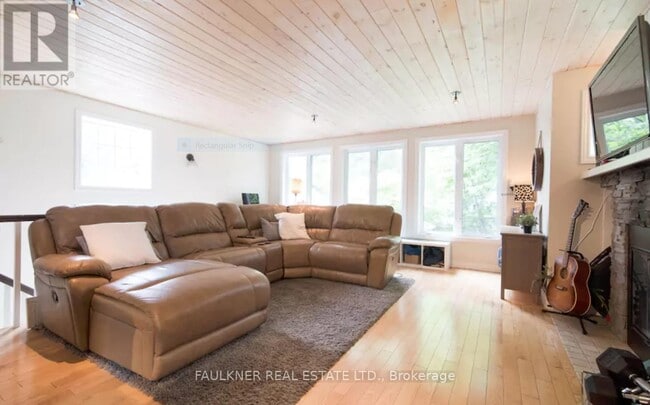 Photo du bâtiment - 36 Gwynne Ave