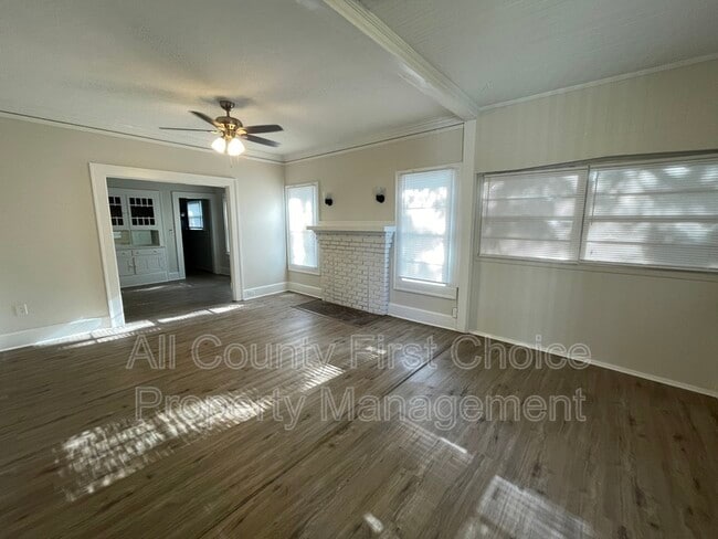 Building Photo - 1111 James Ave S