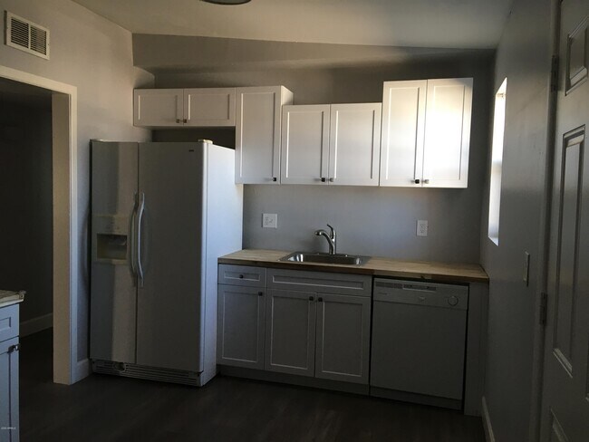 Foto del edificio - 2150 W Missouri Ave