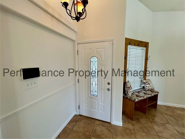 Building Photo - Stunning 3 Bed/2 Bath N Bakersfield Home w...