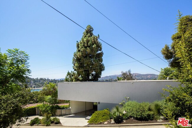 Building Photo - 2303 Bancroft Ave
