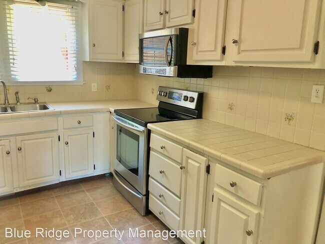 Building Photo - 4 br, 2 bath House - 2132 Memorial Court
