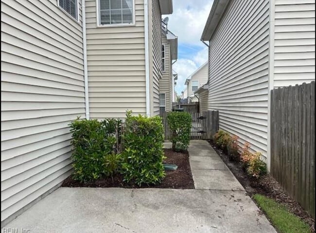 Building Photo - 4404 Glen Ellert Ct