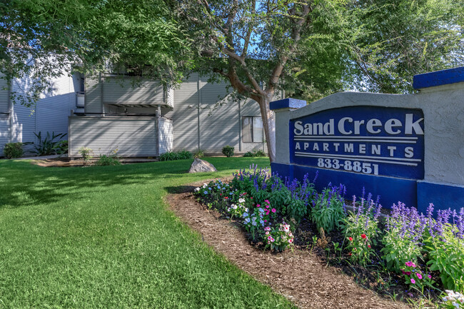 Foto del edificio - Sand Creek Apartments