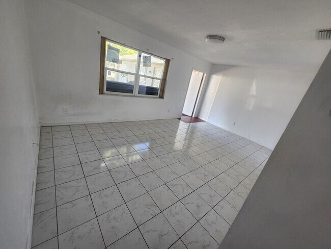 Foto del edificio - 12359 First St