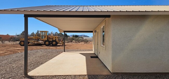 Building Photo - 537 E Ash St