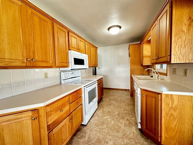 Building Photo - Cooper School Neighborhood 3 Bedroom Ranch...