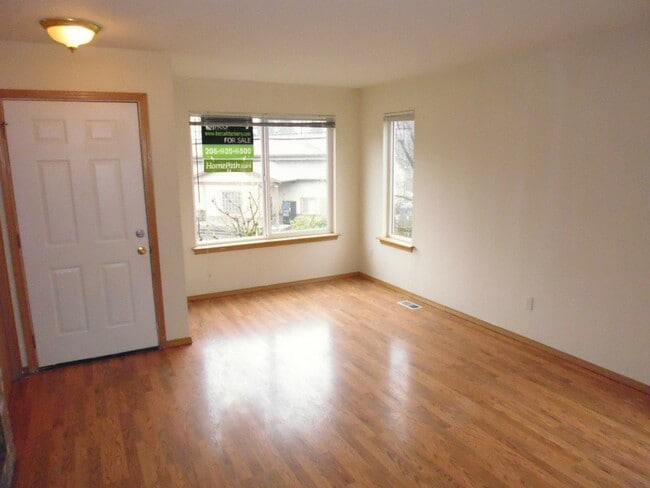 Building Photo - 2210 Grade Ave