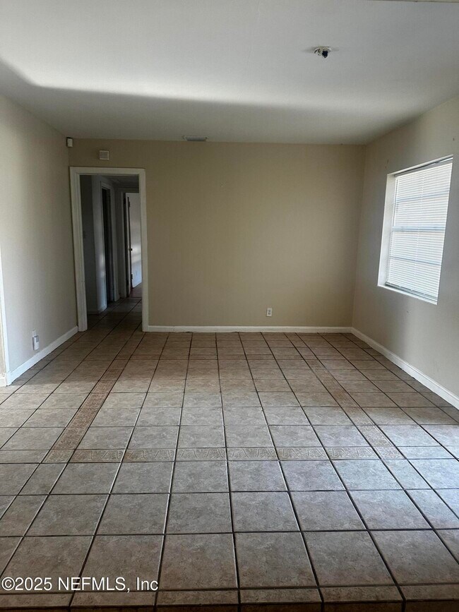 Foto del edificio - 5174 Admiral Dr