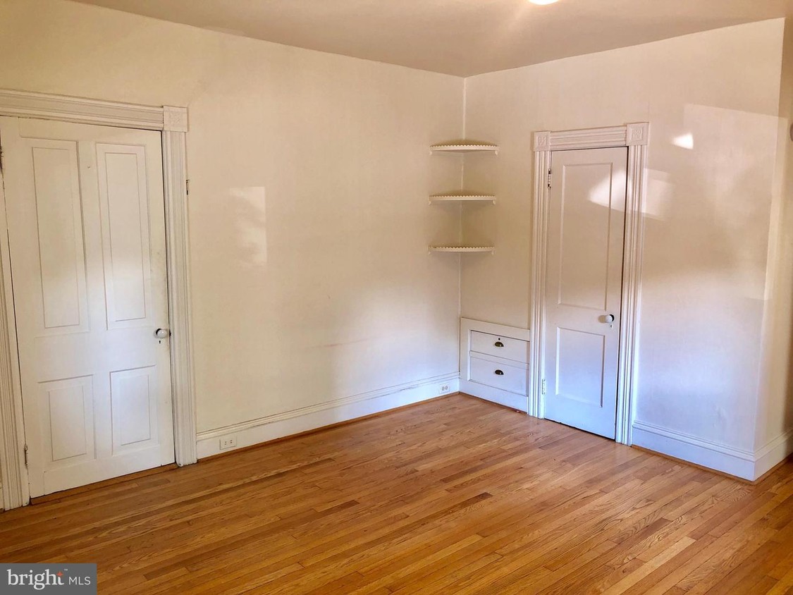 Foto principal - 105 N Main St