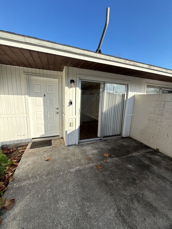 Building Photo - 5445 SE 30th Pl