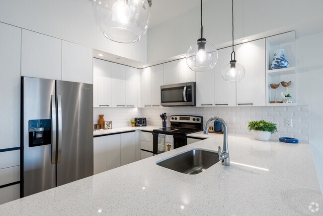 2BR, 2BA - 1044SF - Kitchen - South Pointe Apartments