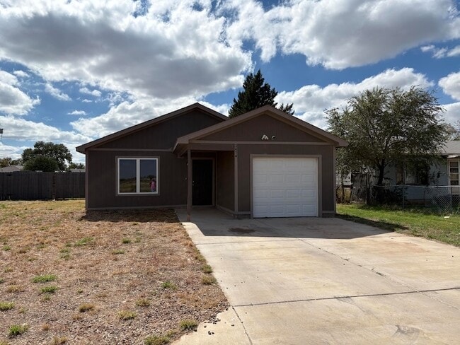 Building Photo - 3414 E 3rd St