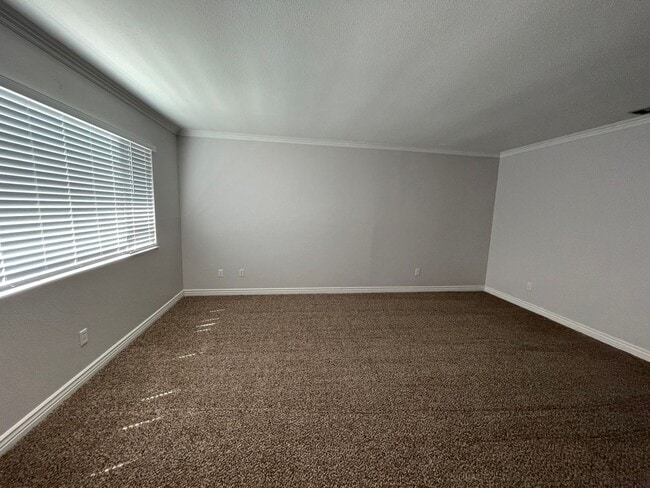 Building Photo - Spacious home in Tulare coming soon!